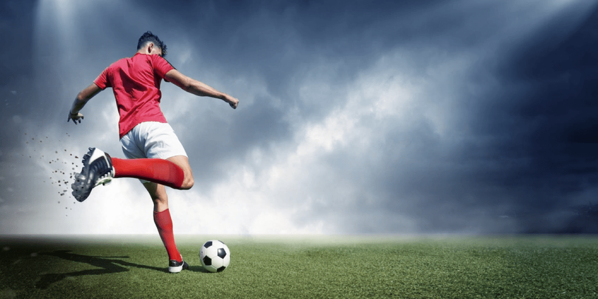 Football player’s sports supplements for enhancing performance on the